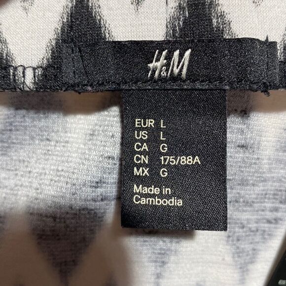 3For$20 H&M  Chevron Black and White Print skirt size Large - Picture 2 of 5